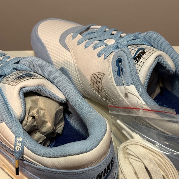 Nike Air Max Day 1 Low-Top Sneakers in White and Light Blue NIB main image 5